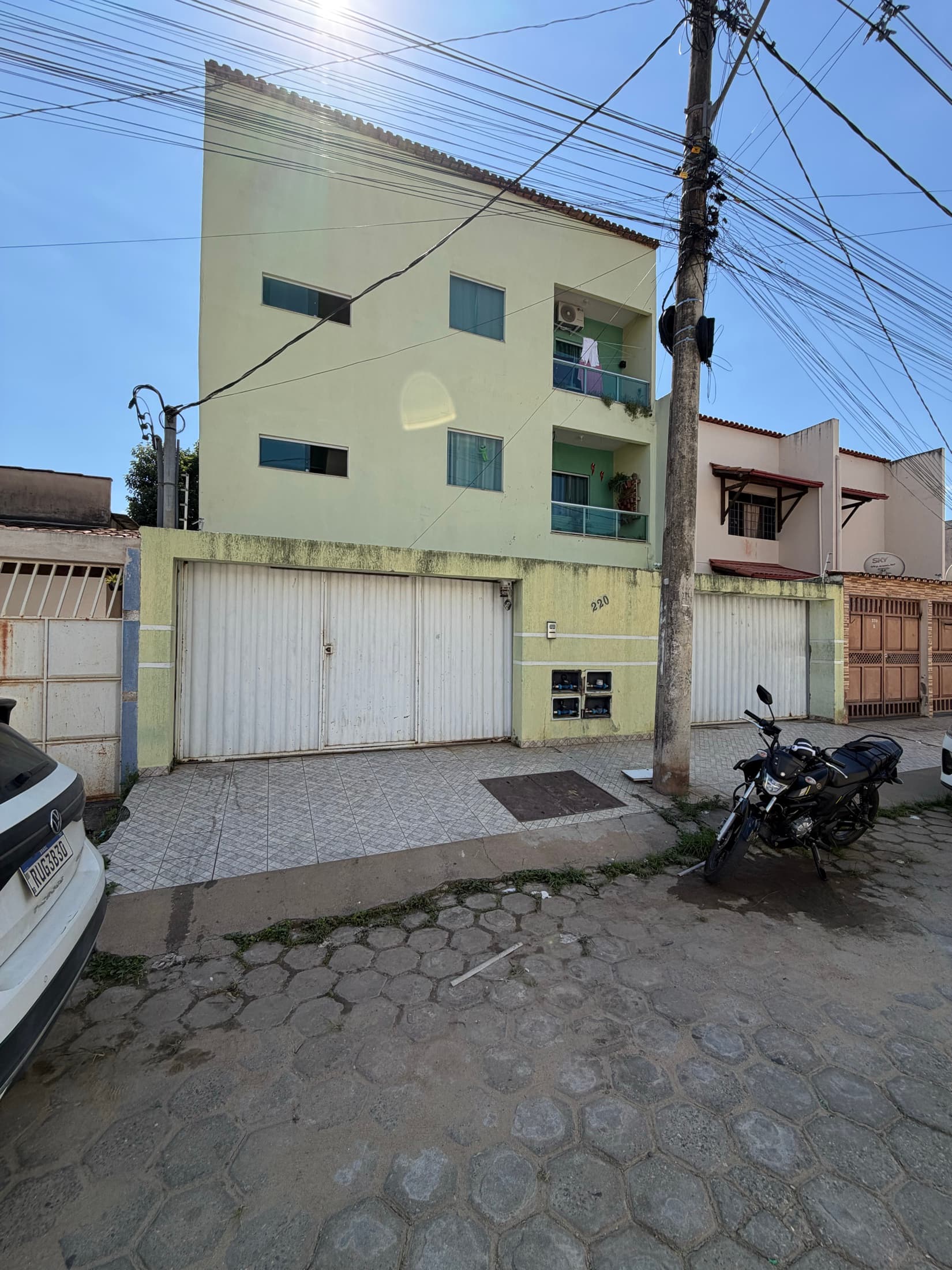 Foto original 2 de Prédio com quatro apartamentos